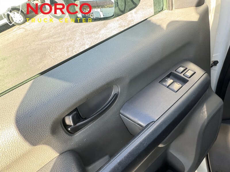 Used 2019 Nissan NV 2500 SV RWD image 19