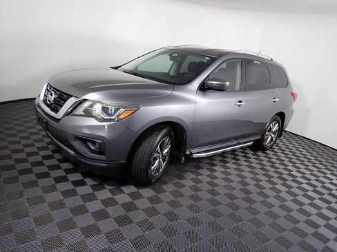 Used 2018 Nissan Pathfinder SV w/ SV All Weather Package image 8