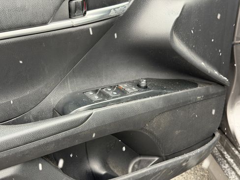 Used 2020 Toyota Camry LE image 24