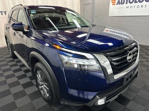 Used 2025 Nissan Pathfinder SV AWD/4WD image 2