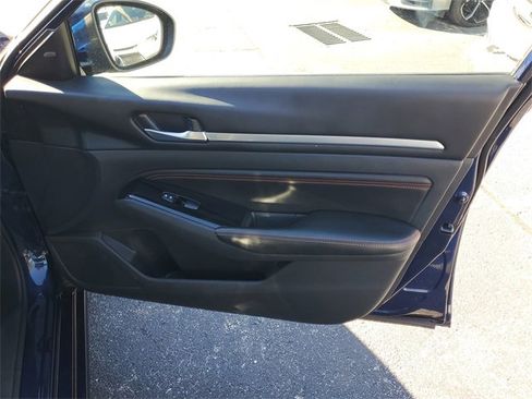 Used 2023 Nissan Altima 2.5 SR image 34
