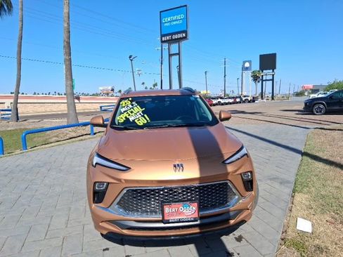 Used 2025 Buick Encore GX Avenir w/ Avenir Technology Package FWD image 1