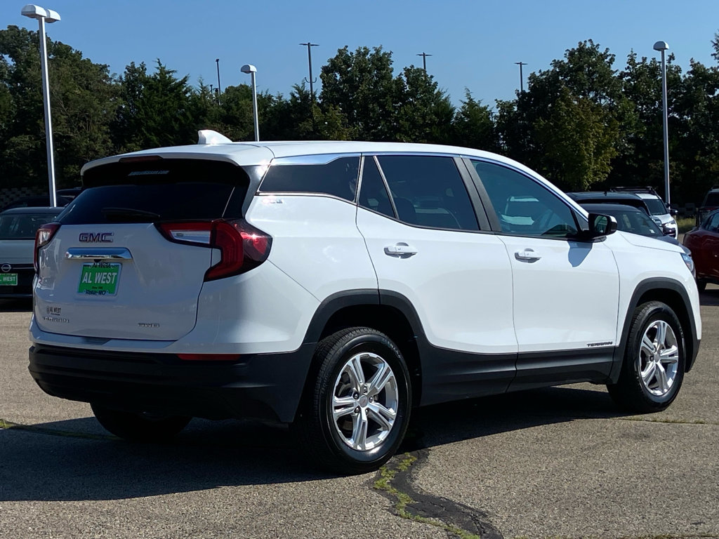 Used 2024 GMC Terrain SLE AWD/4WD image 3