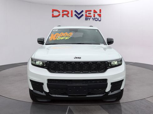 New 2025 Jeep Grand Cherokee L Altitude image 10