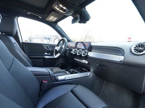 Used 2025 Mercedes-Benz GLB 250 4MATIC image 41