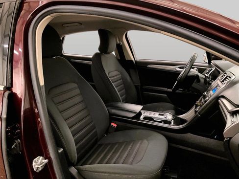 Used 2017 Ford Fusion SE image 7