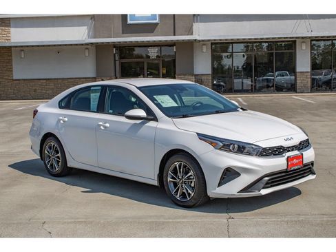 Used 2024 Kia Forte LXS w/ LXS Technology Package FWD image 2