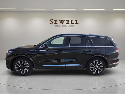 New 2026 Lincoln Aviator 2WD image 2