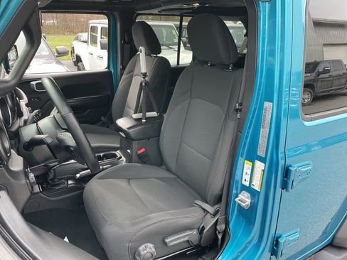 Used 2019 Jeep Wrangler Unlimited Sport S image 27