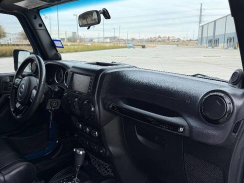 Used 2012 Jeep Wrangler Unlimited Sahara image 12