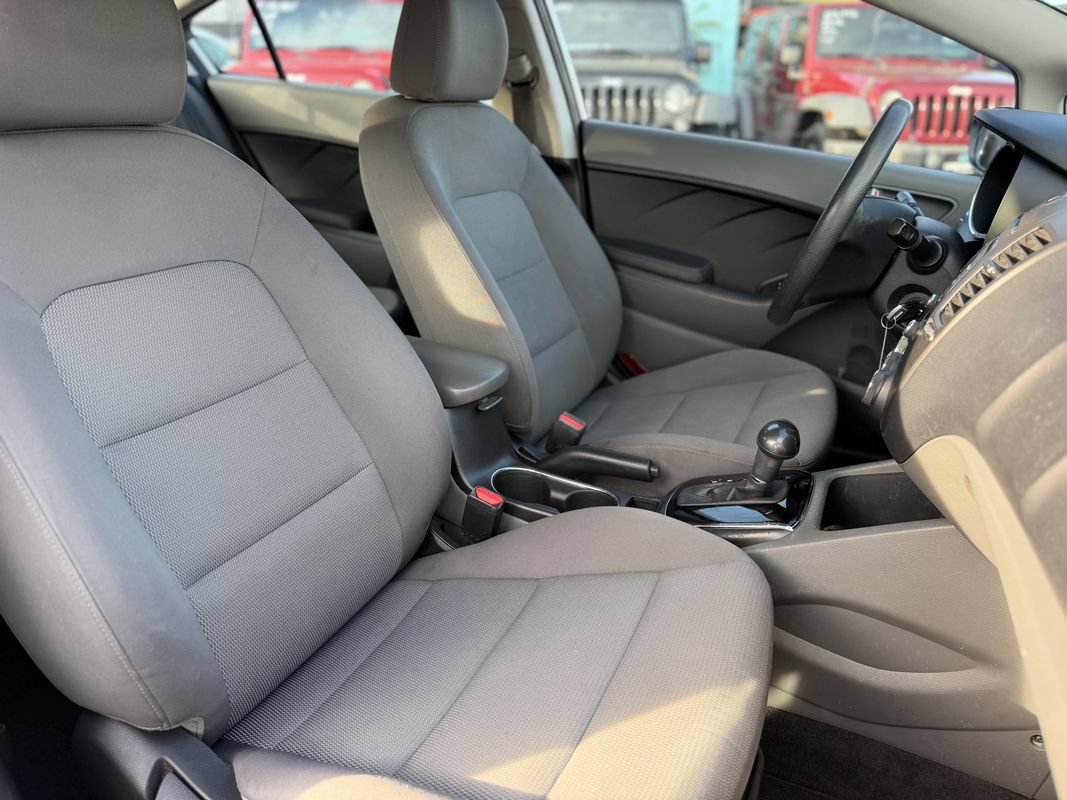 Used 2017 Kia Forte LX FWD image 9