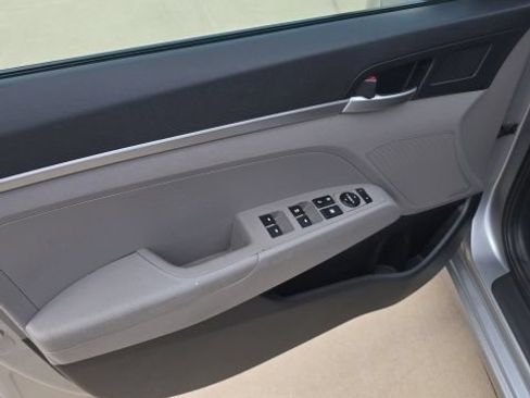 Used 2020 Hyundai Elantra SE FWD image 10