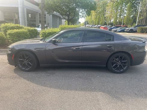 Used 2020 Dodge Charger SXT w/ Blacktop Package image 3
