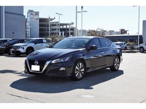 Used 2022 Nissan Altima 2.5 SV image 2