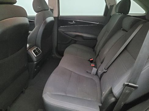Used 2018 Kia Sorento LX AWD/4WD image 18