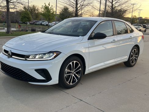 Certified 2025 Volkswagen Jetta Sport FWD image 5