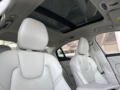 Used 2021 Volvo S60 T5 Momentum w/ Premium Package image 15