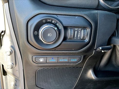 Used 2021 Jeep Wrangler Unlimited Sahara w/ Cold Weather Group AWD/4WD image 29