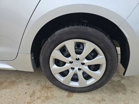 Used 2024 Toyota Corolla LE image 23