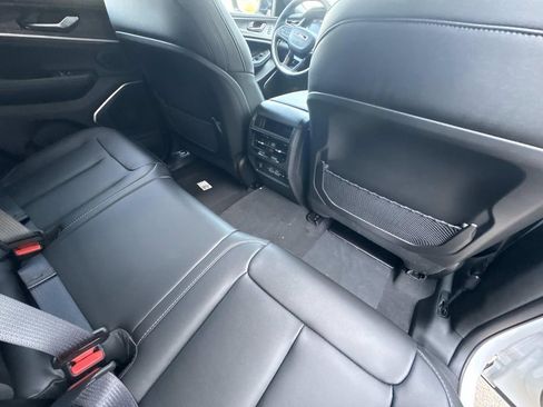 New 2025 Jeep Grand Cherokee Limited w/ Black Appearance Package AWD/4WD image 16