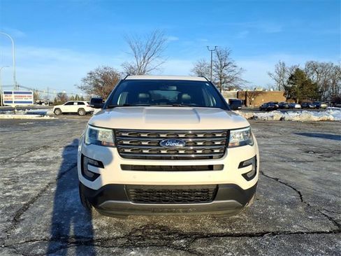 Used 2016 Ford Explorer XLT w/ Equipment Group 202A image 2