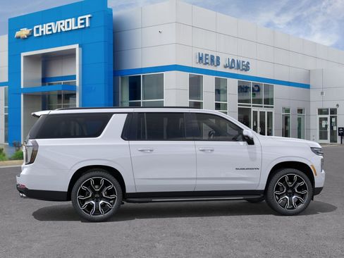 New 2026 Chevrolet Suburban RST w/ RST Capability Package AWD/4WD image 5