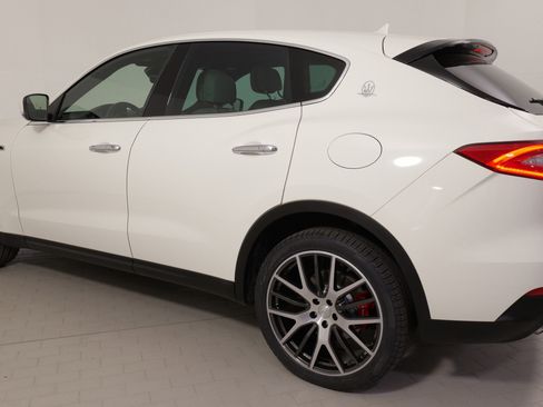 Used 2018 Maserati Levante image 15