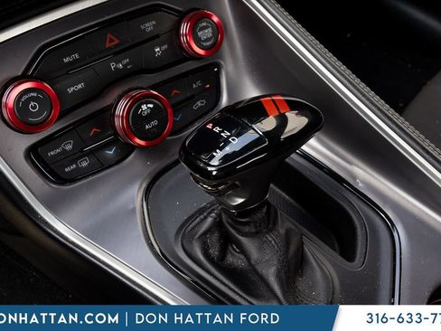 Used 2021 Dodge Challenger SXT w/ Driver Convenience Group RWD image 10