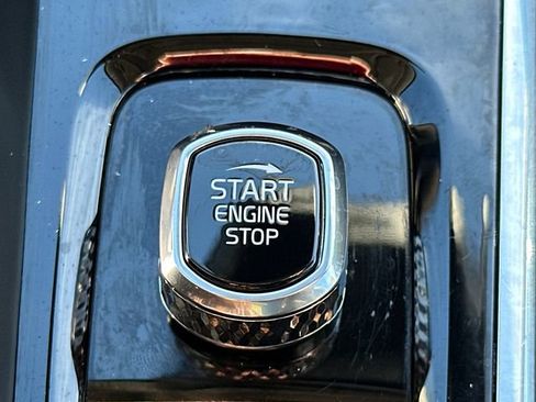 Used 2025 Volvo XC60 B5 Plus image 32