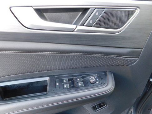 Used 2025 Volkswagen Atlas Cross Sport SE image 17