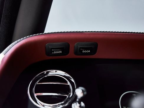 Used 2026 Rolls-Royce Cullinan image 59