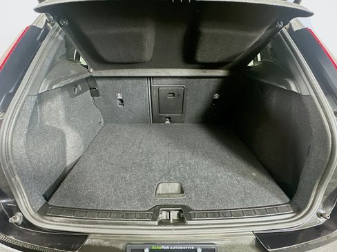 Used 2024 Volvo XC40 B5 Core image 28