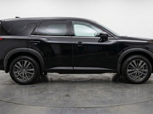Used 2025 Nissan Pathfinder SV FWD image 11