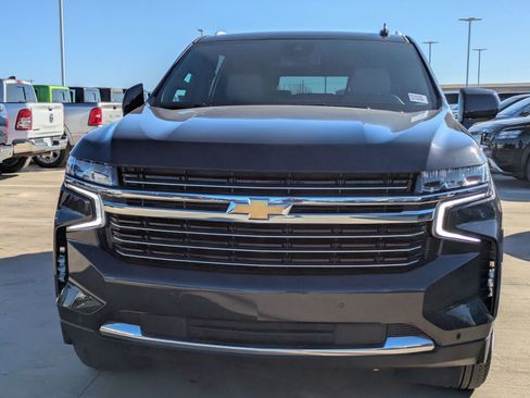 Used 2023 Chevrolet Suburban LT image 8