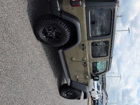 Used 2025 Jeep Wrangler Willys image 10