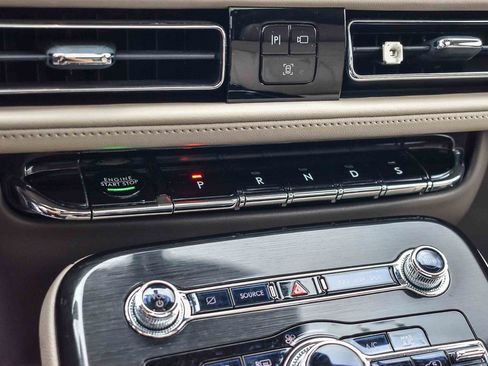 Used 2022 Lincoln Nautilus Reserve w/ Luxury Package image 16