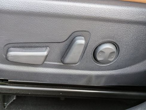 Certified 2024 Kia Seltos EX FWD image 17