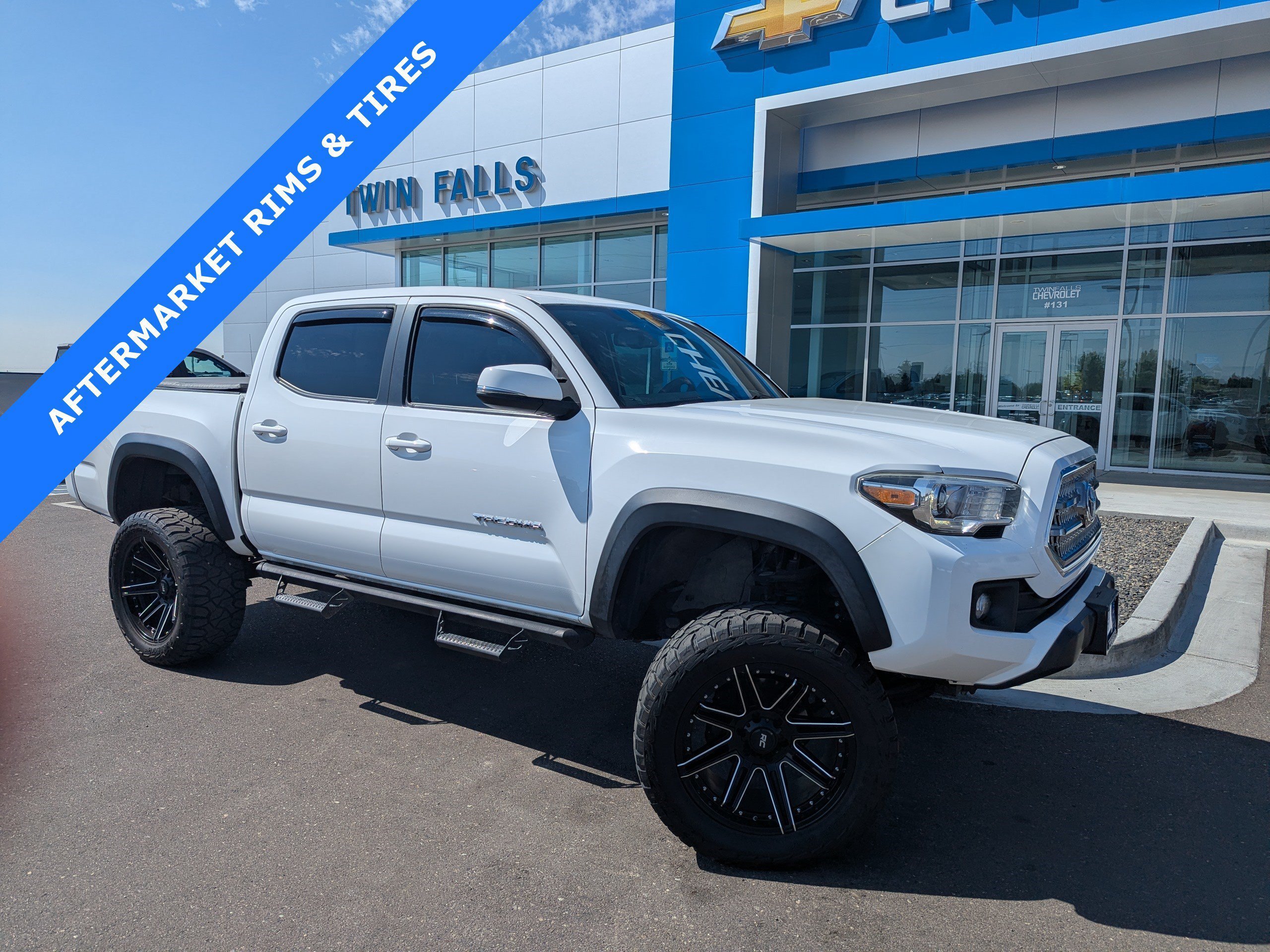 Used 2017 Toyota Tacoma TRD Off-Road AWD/4WD image 1