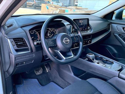 Used 2024 Nissan Rogue S image 17
