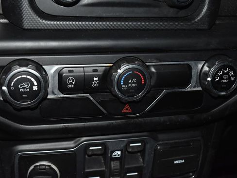 Used 2018 Jeep Wrangler Unlimited Sport S AWD/4WD image 11
