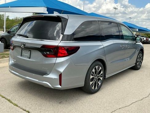 New 2026 Honda Odyssey Elite image 3