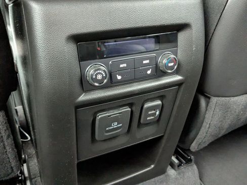 Used 2023 Chevrolet Traverse High Country image 17