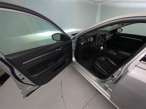 Used 2024 Nissan Altima 2.5 SR image 11