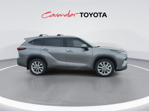 New 2026 Toyota Highlander Limited AWD/4WD image 9
