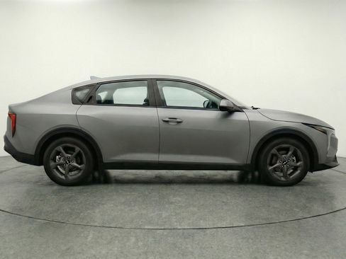 Used 2025 Kia K4 LXS image 11