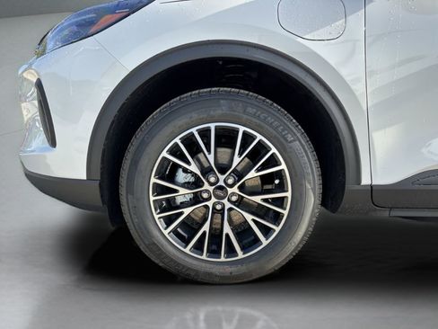 Used 2025 Ford Escape SE image 32