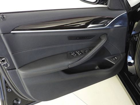Used 2023 BMW 530i w/ Convenience Package RWD image 11