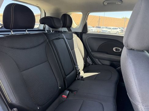 Used 2016 Kia Soul + image 32
