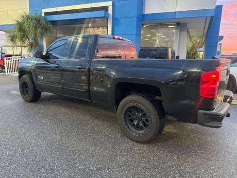 Used 2017 Chevrolet Silverado 1500 LT w/ Midnight Edition AWD/4WD image 7