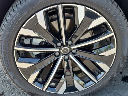 Used 2025 Volvo XC90 B5 Ultra AWD/4WD image 13